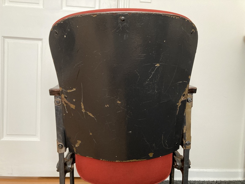 Photo of the chair with black hardware